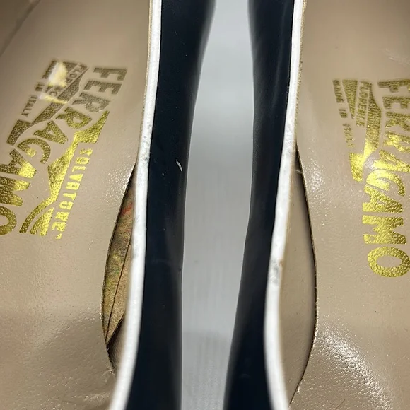 Salvatore Ferragamo Authentic Classic Navy/White Heel Shoes **Size 9B** - Picture 8 of 9